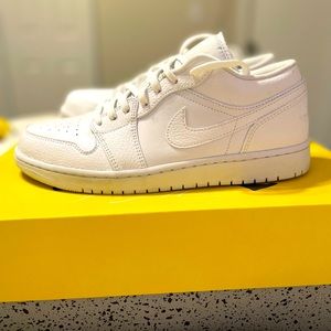 Jordan 1 Triple White Low Mens 9.5